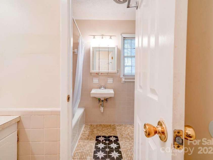 3018 Delano Place, Shelby, NC 28152.  MLS# CAR4295477, YatesRealty ID 35057. 