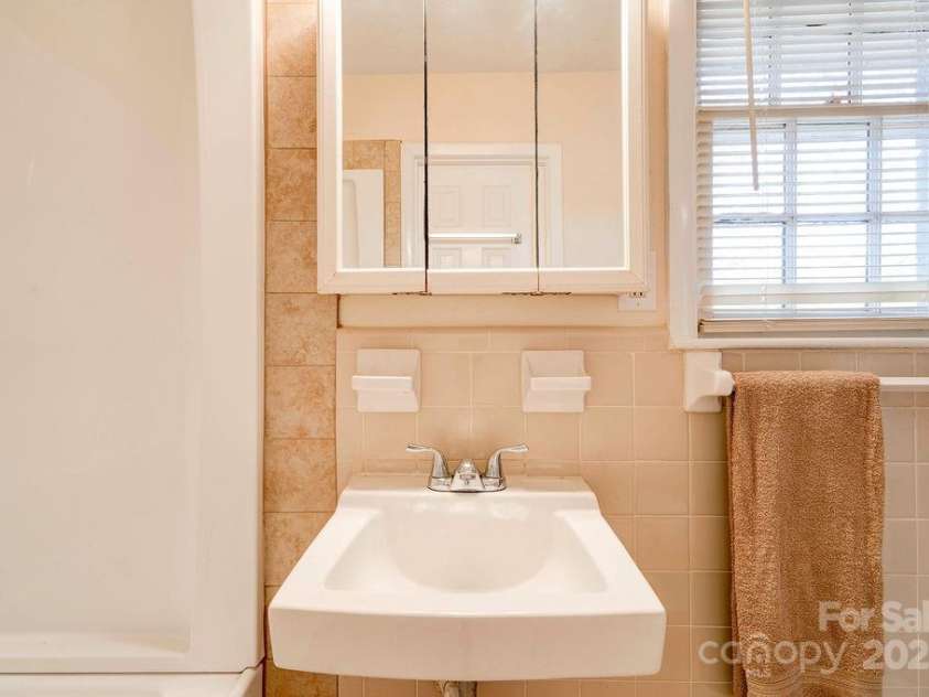 3018 Delano Place, Shelby, NC 28152.  MLS# CAR4295477, YatesRealty ID 35057. 