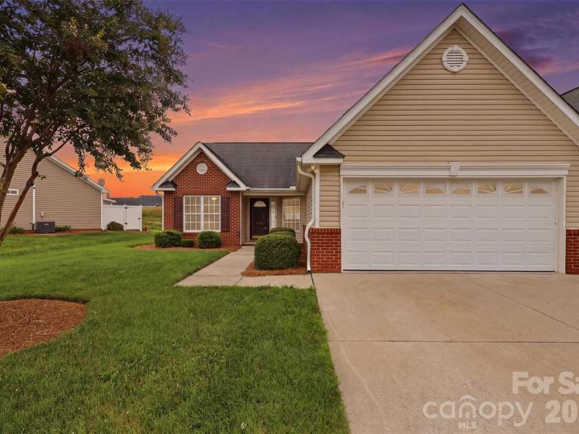 1306 Bayswater Drive, High Point, NC 27265.  MLS# CAR4399020, YatesRealty ID 35058. 