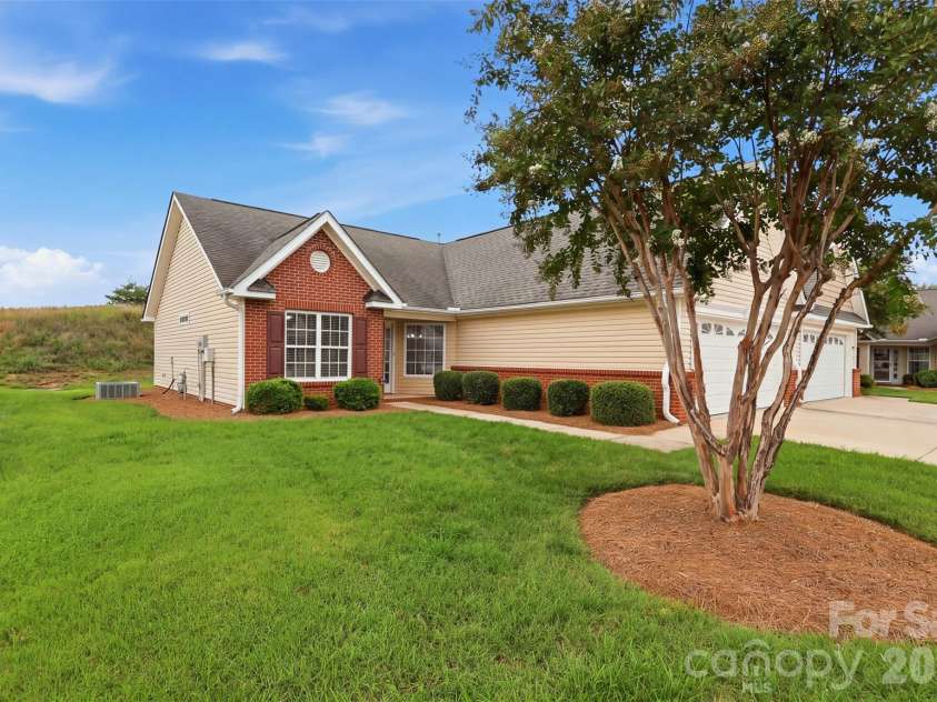 1306 Bayswater Drive, High Point, NC 27265.  MLS# CAR4399020, YatesRealty ID 35058. 
