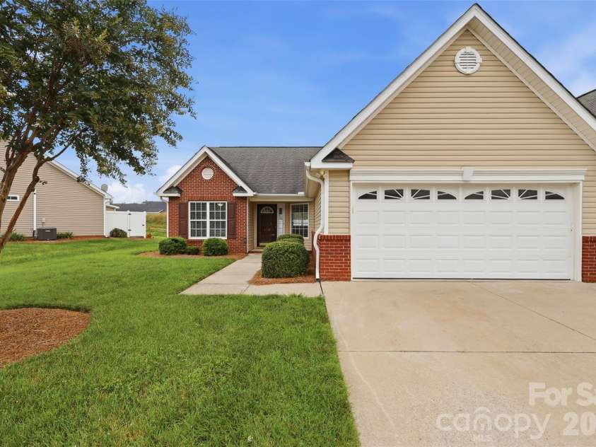 1306 Bayswater Drive, High Point, NC 27265.  MLS# CAR4399020, YatesRealty ID 35058. 