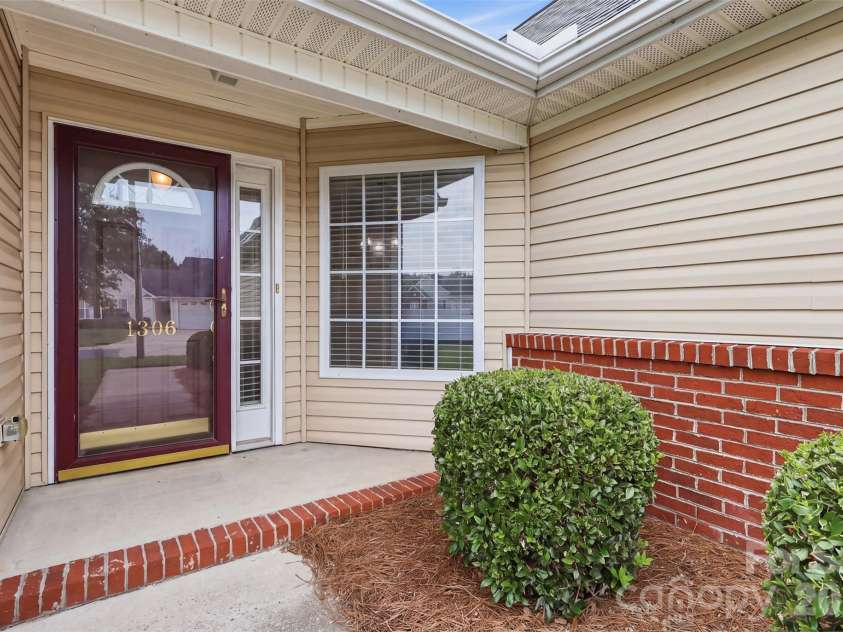 1306 Bayswater Drive, High Point, NC 27265.  MLS# CAR4399020, YatesRealty ID 35058. 