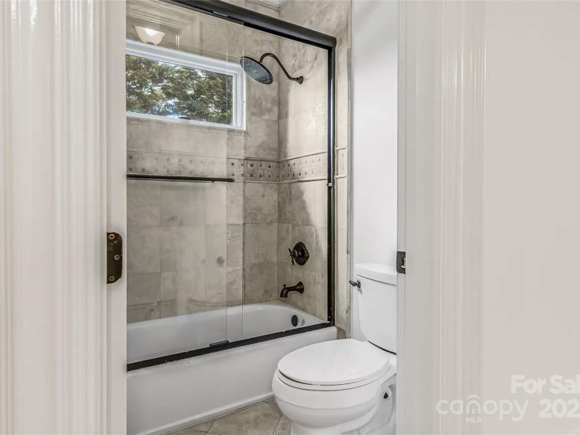 612 Beauhaven Lane, Waxhaw, NC 28173.  MLS# CAR4290062, YatesRealty ID 35058. Jack & Jill Bathroom