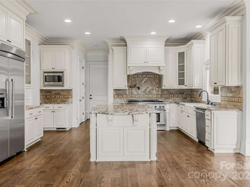 612 Beauhaven Lane, Waxhaw, NC 28173.  MLS# CAR4290062, YatesRealty ID 35058. Kitchen