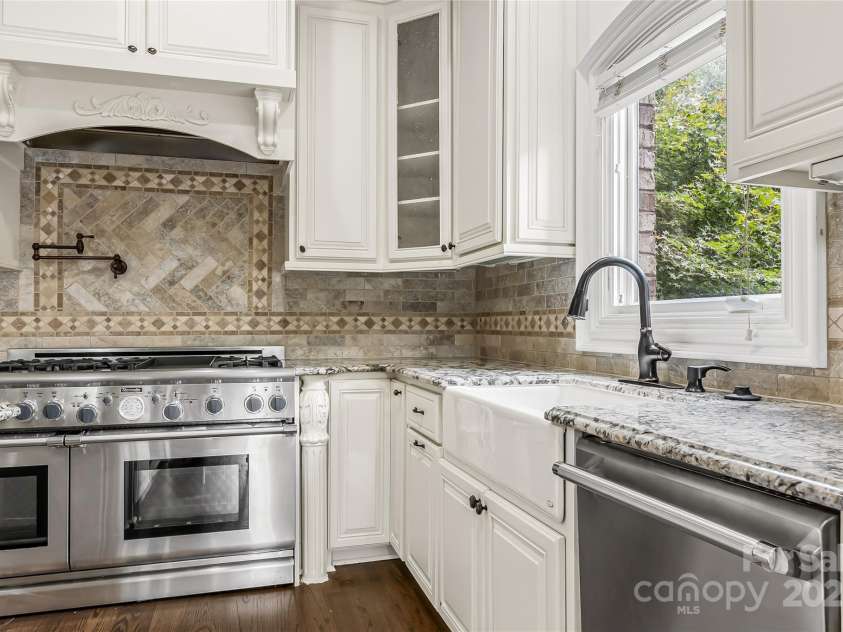 612 Beauhaven Lane, Waxhaw, NC 28173.  MLS# CAR4290062, YatesRealty ID 35058. Kitchen