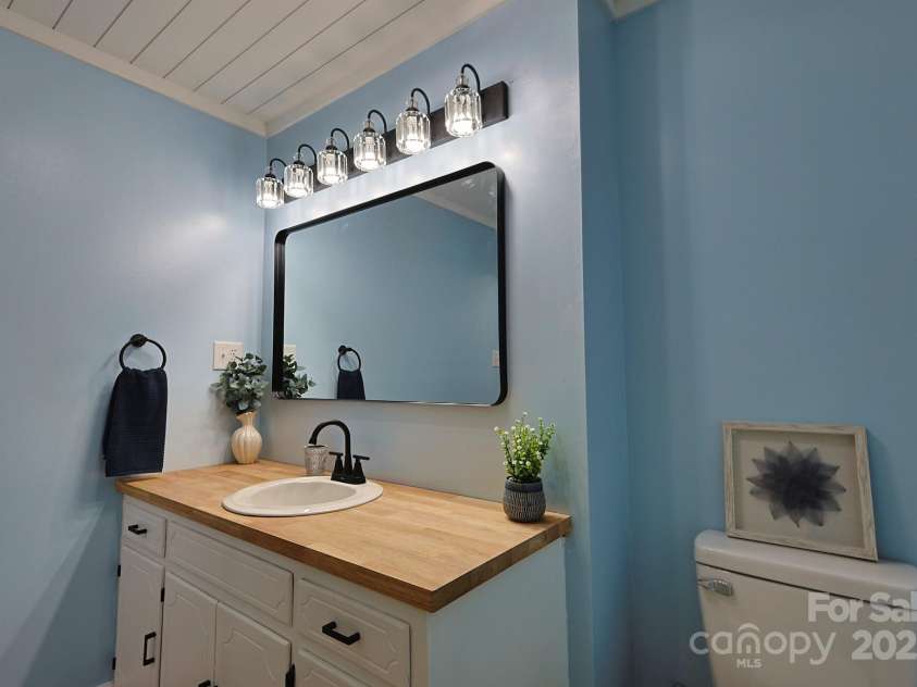 205 Dana Drive, Salisbury, NC 28147.  MLS# CAR4288780, YatesRealty ID 35059. Secondary bath
