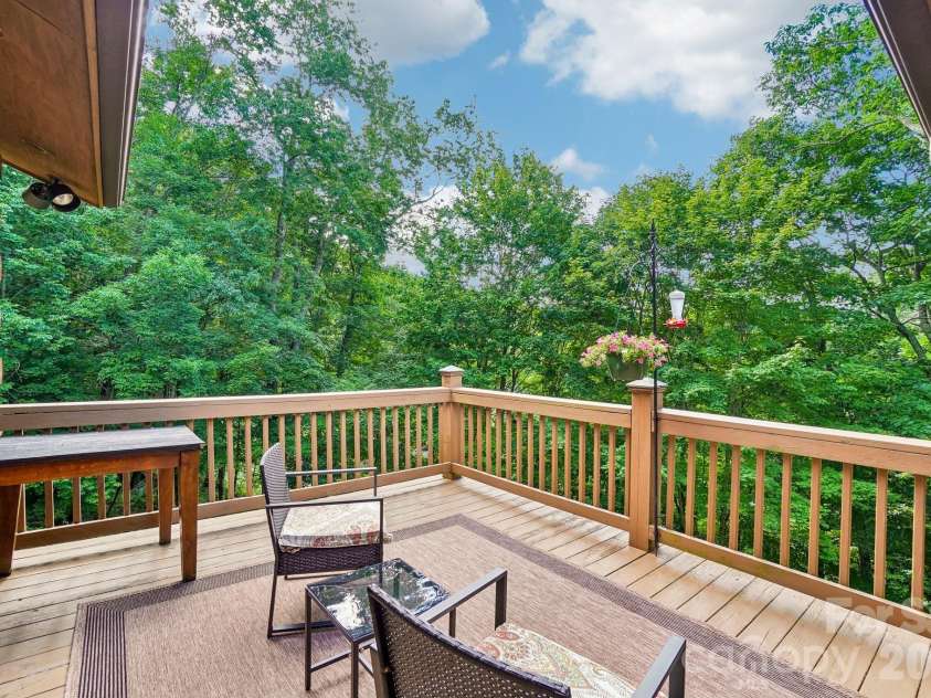 469 Tearshirt Lane, Mars Hill, NC 28754.  MLS# CAR4399625, YatesRealty ID 35059. Treehouse Feel