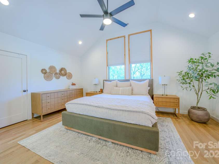 161 Hudson Street, Asheville, NC 28806.  MLS# CAR4205110, YatesRealty ID 3506. Beautiful Primary Suite