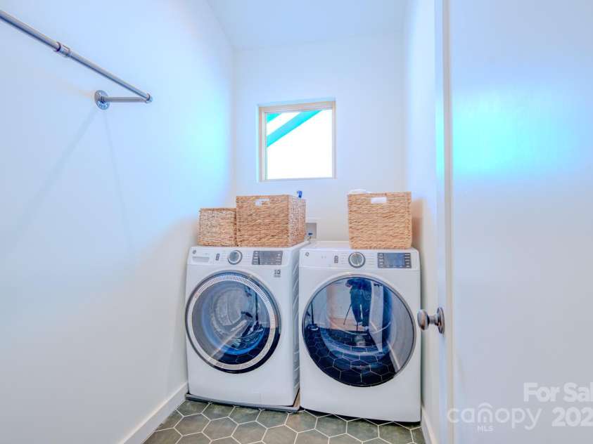 161 Hudson Street, Asheville, NC 28806.  MLS# CAR4205110, YatesRealty ID 3506. Cheery Laundry Room