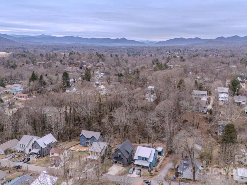 161 Hudson Street, Asheville, NC 28806.  MLS# CAR4205110, YatesRealty ID 3506. Convenient West Asheville Location