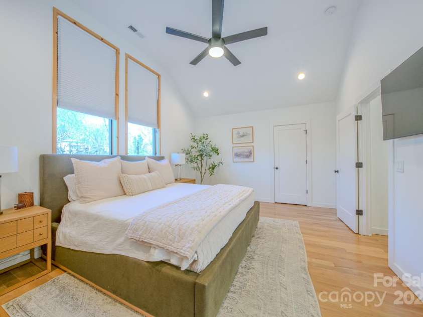 161 Hudson Street, Asheville, NC 28806.  MLS# CAR4205110, YatesRealty ID 3506. Retreat-Like Feel