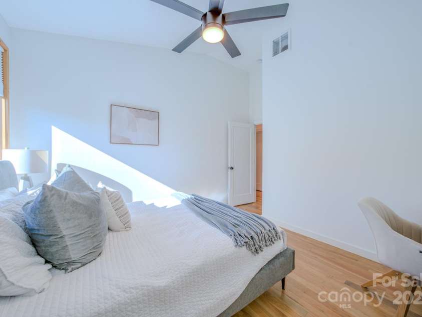 161 Hudson Street, Asheville, NC 28806.  MLS# CAR4205110, YatesRealty ID 3506. Vaulted Ceiling * Large Windows