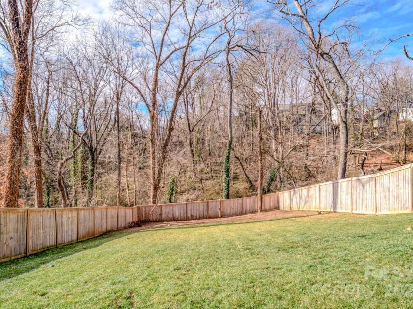 161 Hudson Street, Asheville, NC 28806.  MLS# CAR4205110, YatesRealty ID 3506. Wonderful Space for Pets or Play