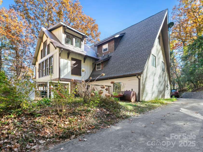 39 Little Piney Mountain Road, Candler, NC 28715.  MLS# CAR4319566, YatesRealty ID 3506. 