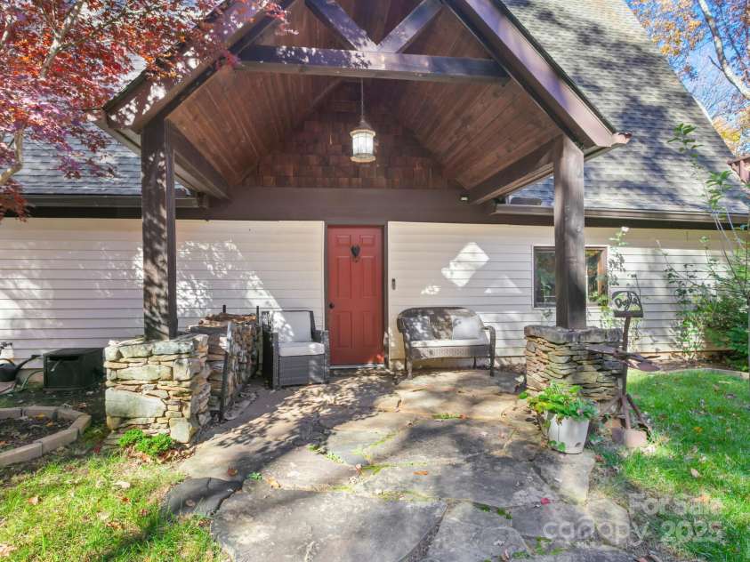 39 Little Piney Mountain Road, Candler, NC 28715.  MLS# CAR4319566, YatesRealty ID 3506. 