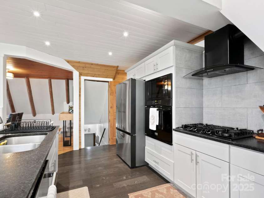 39 Little Piney Mountain Road, Candler, NC 28715.  MLS# CAR4319566, YatesRealty ID 3506. 