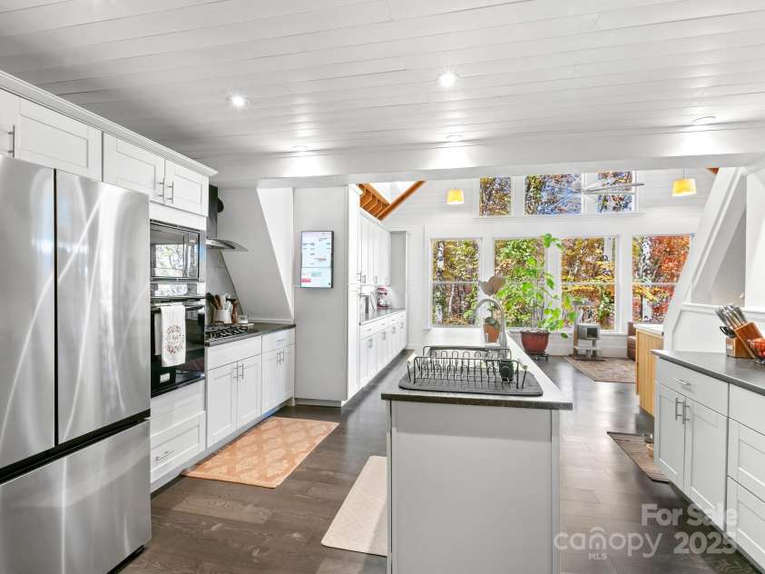 39 Little Piney Mountain Road, Candler, NC 28715.  MLS# CAR4319566, YatesRealty ID 3506. 