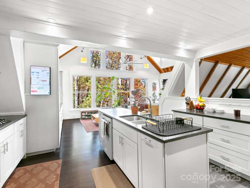39 Little Piney Mountain Road, Candler, NC 28715.  MLS# CAR4319566, YatesRealty ID 3506. 