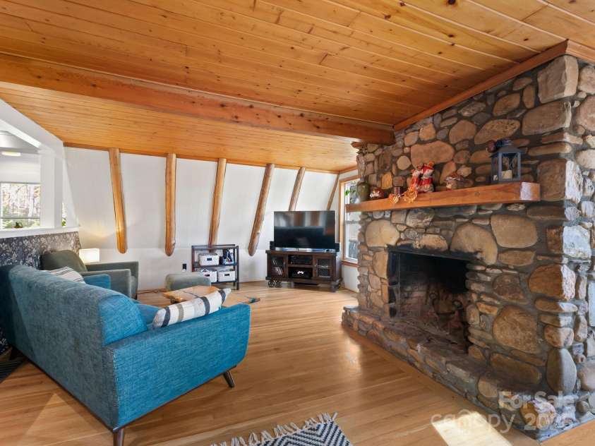 39 Little Piney Mountain Road, Candler, NC 28715.  MLS# CAR4319566, YatesRealty ID 3506. 