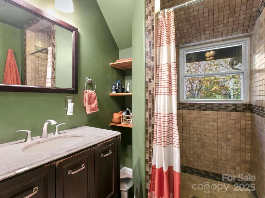 39 Little Piney Mountain Road, Candler, NC 28715.  MLS# CAR4319566, YatesRealty ID 3506. 