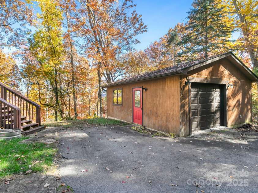39 Little Piney Mountain Road, Candler, NC 28715.  MLS# CAR4319566, YatesRealty ID 3506. 