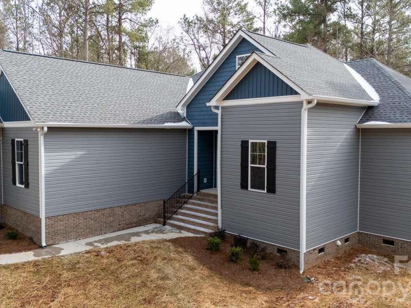 502 Squaw Lane, Edgemoor, SC 29712.  MLS# CAR4342690, YatesRealty ID 3506. 