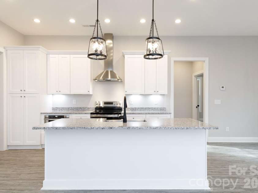 502 Squaw Lane, Edgemoor, SC 29712.  MLS# CAR4342690, YatesRealty ID 3506. Breakfast bar and plenty of light in the kitchen.