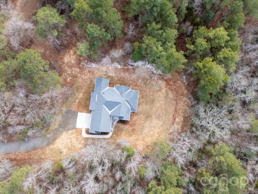 502 Squaw Lane, Edgemoor, SC 29712.  MLS# CAR4342690, YatesRealty ID 3506. Home sits on a large lot surrounded by large hardwoods.