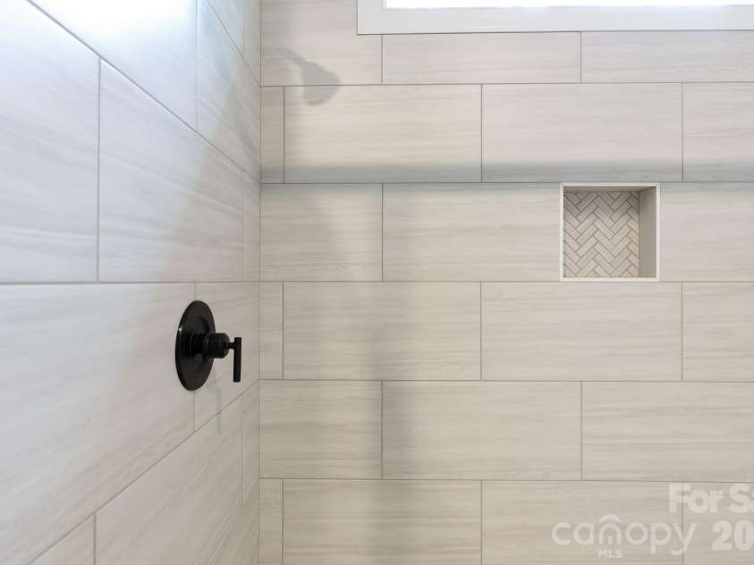 502 Squaw Lane, Edgemoor, SC 29712.  MLS# CAR4342690, YatesRealty ID 3506. Tiled shower with cubby.