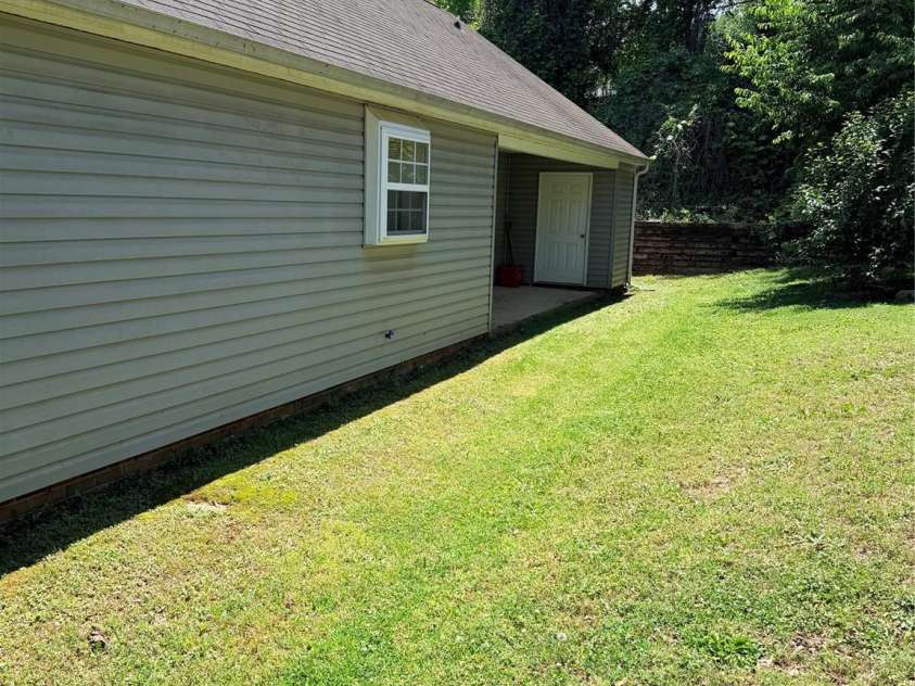 3834 Brookchase Lane, Charlotte, NC 28205.  MLS# CAR4398531, YatesRealty ID 35060. 