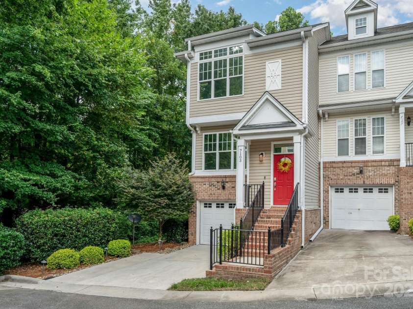 7103 Founders Club Court, Charlotte, NC 28269.  MLS# CAR4294615, YatesRealty ID 35061. End Unit offering an abundance of natural light!