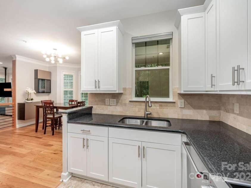 7103 Founders Club Court, Charlotte, NC 28269.  MLS# CAR4294615, YatesRealty ID 35061. Quartz countertops w/ upgraded cabinetry