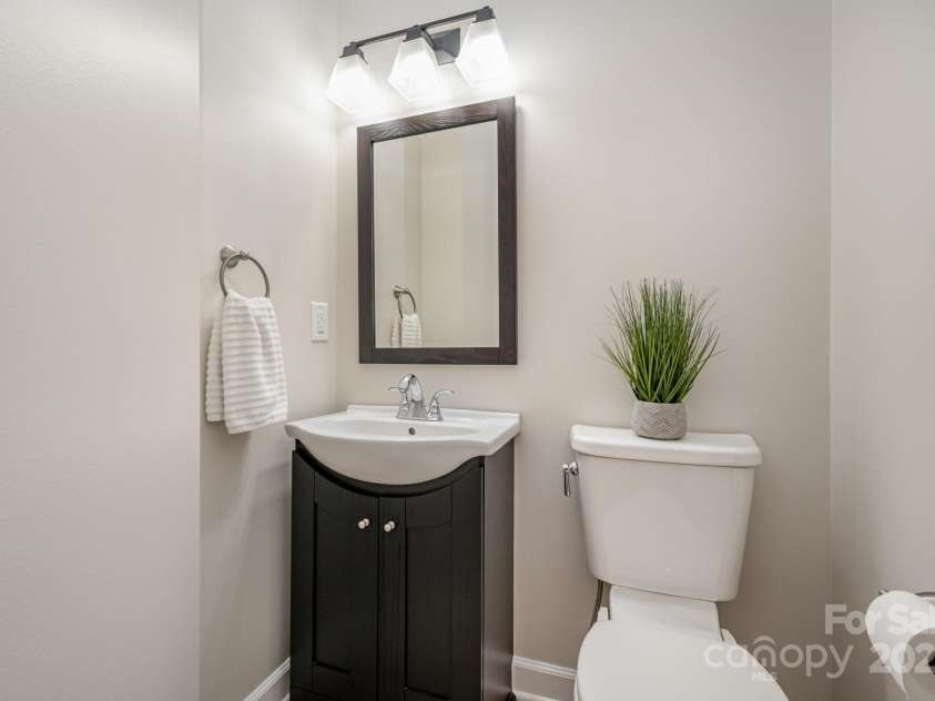 7103 Founders Club Court, Charlotte, NC 28269.  MLS# CAR4294615, YatesRealty ID 35061. Upgraded bathrooms throughout