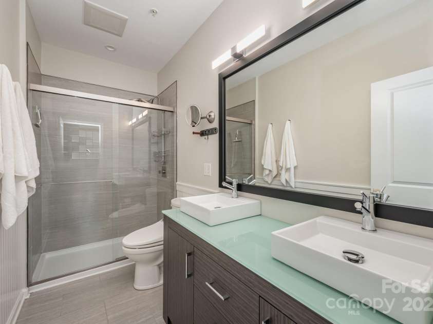7103 Founders Club Court, Charlotte, NC 28269.  MLS# CAR4294615, YatesRealty ID 35061. Upgraded Primary Bath