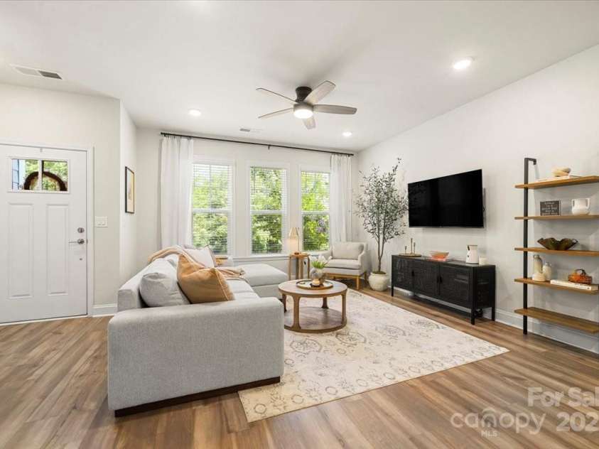 1140 Drummond Avenue, Charlotte, NC 28205.  MLS# CAR4277447, YatesRealty ID 35062. 