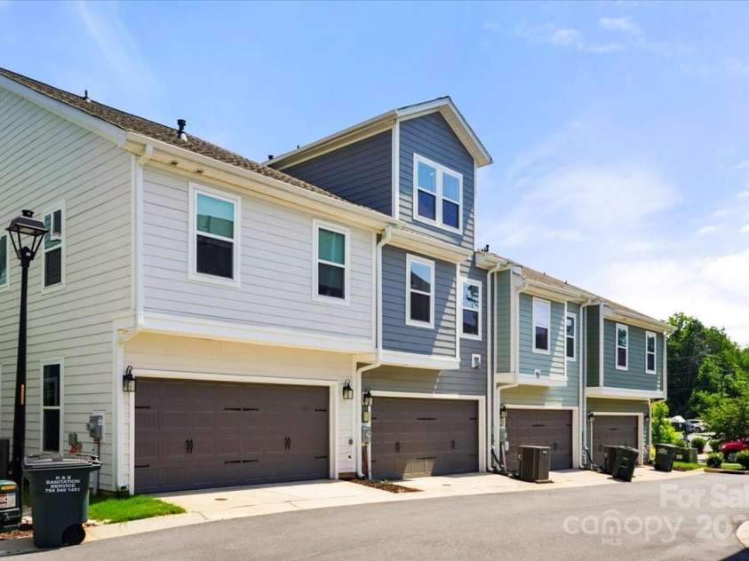 1140 Drummond Avenue, Charlotte, NC 28205.  MLS# CAR4277447, YatesRealty ID 35062. 