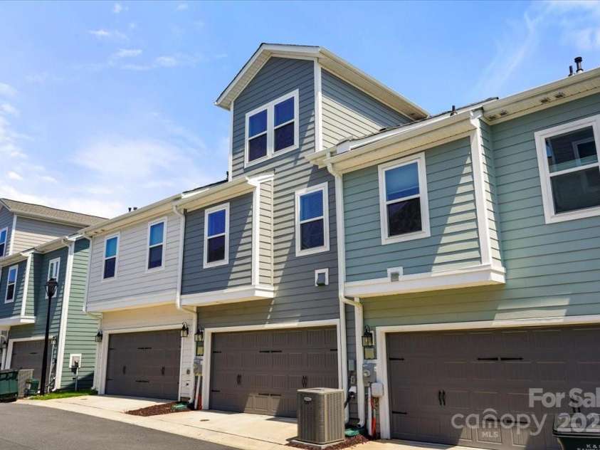 1140 Drummond Avenue, Charlotte, NC 28205.  MLS# CAR4277447, YatesRealty ID 35062. 