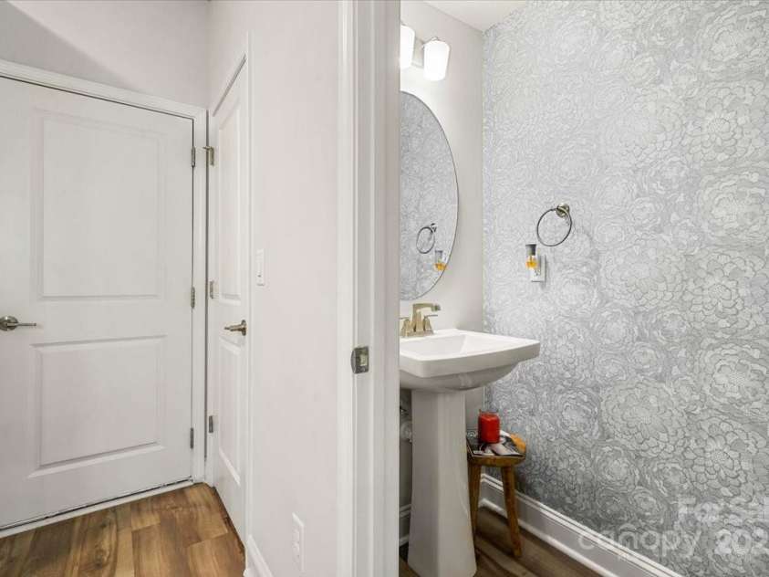 1140 Drummond Avenue, Charlotte, NC 28205.  MLS# CAR4277447, YatesRealty ID 35062. 