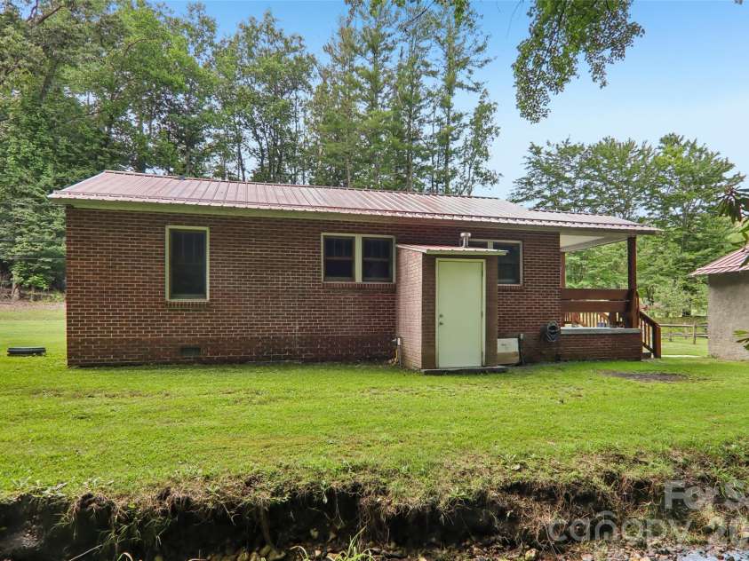611 Reeves Cove Road, Candler, NC 28715.  MLS# CAR4399001, YatesRealty ID 35062. 