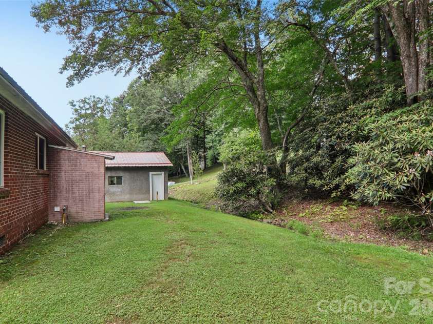 611 Reeves Cove Road, Candler, NC 28715.  MLS# CAR4399001, YatesRealty ID 35062. 