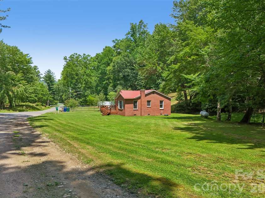 611 Reeves Cove Road, Candler, NC 28715.  MLS# CAR4399001, YatesRealty ID 35062. 