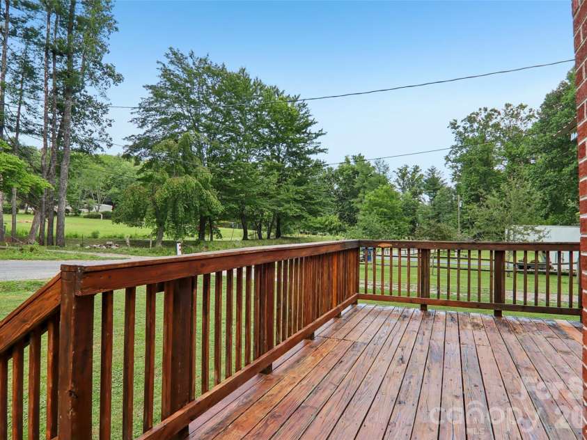 611 Reeves Cove Road, Candler, NC 28715.  MLS# CAR4399001, YatesRealty ID 35062. 