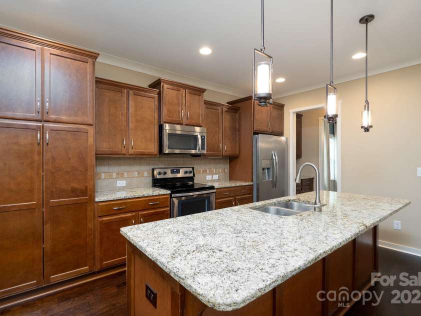 2496 Bergamot Street, Tega Cay, SC 29708.  MLS# CAR4288569, YatesRealty ID 35064. Kitchen