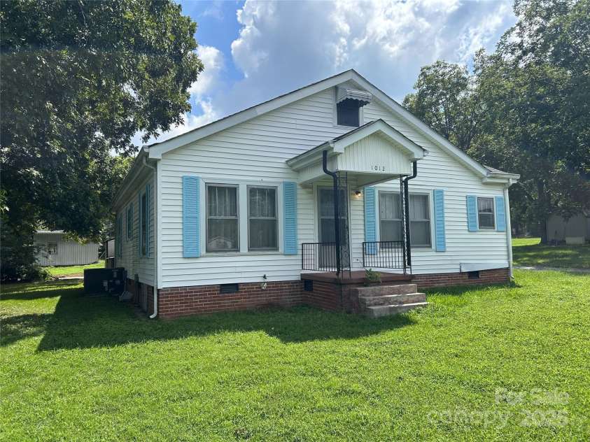 1012 Midlake Avenue, Kannapolis, NC 28083.  MLS# CAR4293787, YatesRealty ID 35065. 