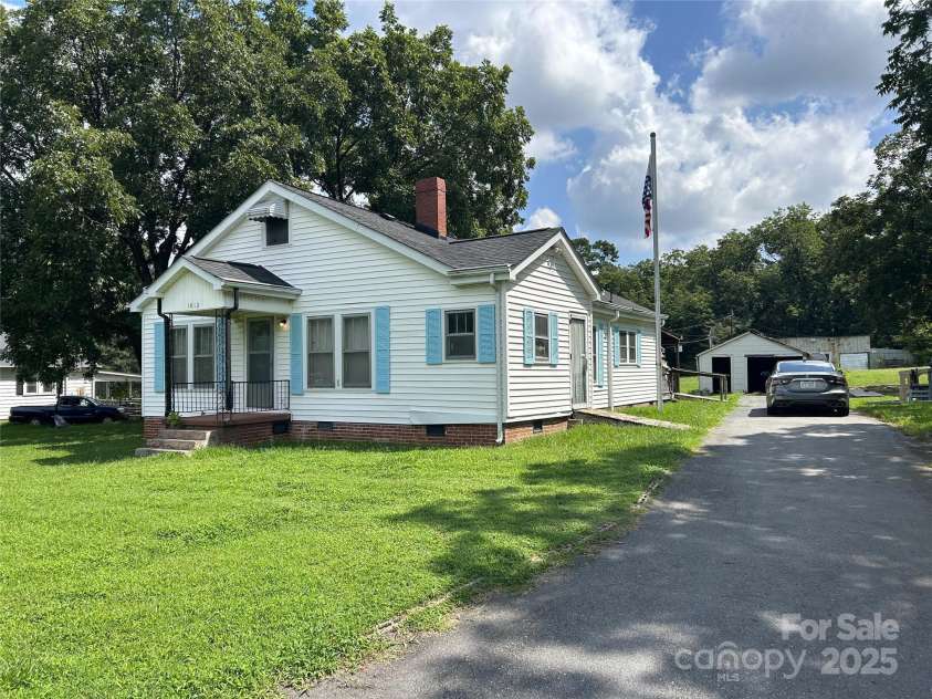1012 Midlake Avenue, Kannapolis, NC 28083.  MLS# CAR4293787, YatesRealty ID 35065. 