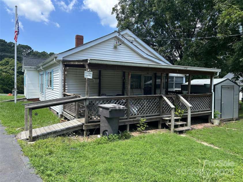 1012 Midlake Avenue, Kannapolis, NC 28083.  MLS# CAR4293787, YatesRealty ID 35065. 