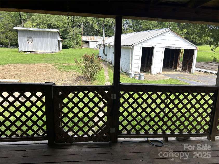 1012 Midlake Avenue, Kannapolis, NC 28083.  MLS# CAR4293787, YatesRealty ID 35065. 