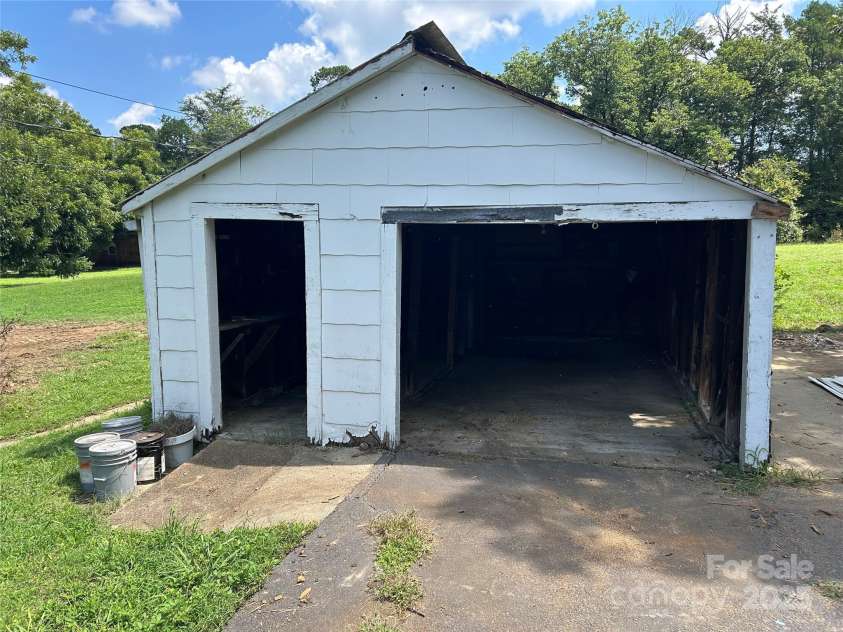 1012 Midlake Avenue, Kannapolis, NC 28083.  MLS# CAR4293787, YatesRealty ID 35065. 