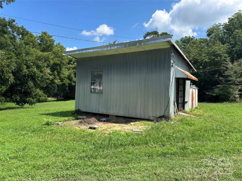 1012 Midlake Avenue, Kannapolis, NC 28083.  MLS# CAR4293787, YatesRealty ID 35065. 