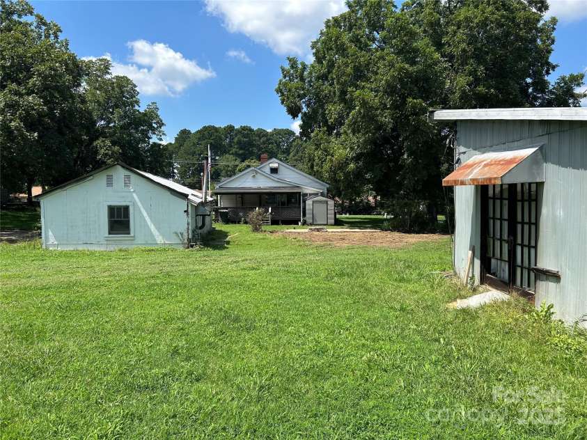 1012 Midlake Avenue, Kannapolis, NC 28083.  MLS# CAR4293787, YatesRealty ID 35065. 